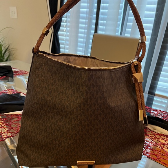 !!NWOT!!! Michael Kors Signature Brown/Tan Handbag (w/o tag) - Picture 1 of 9